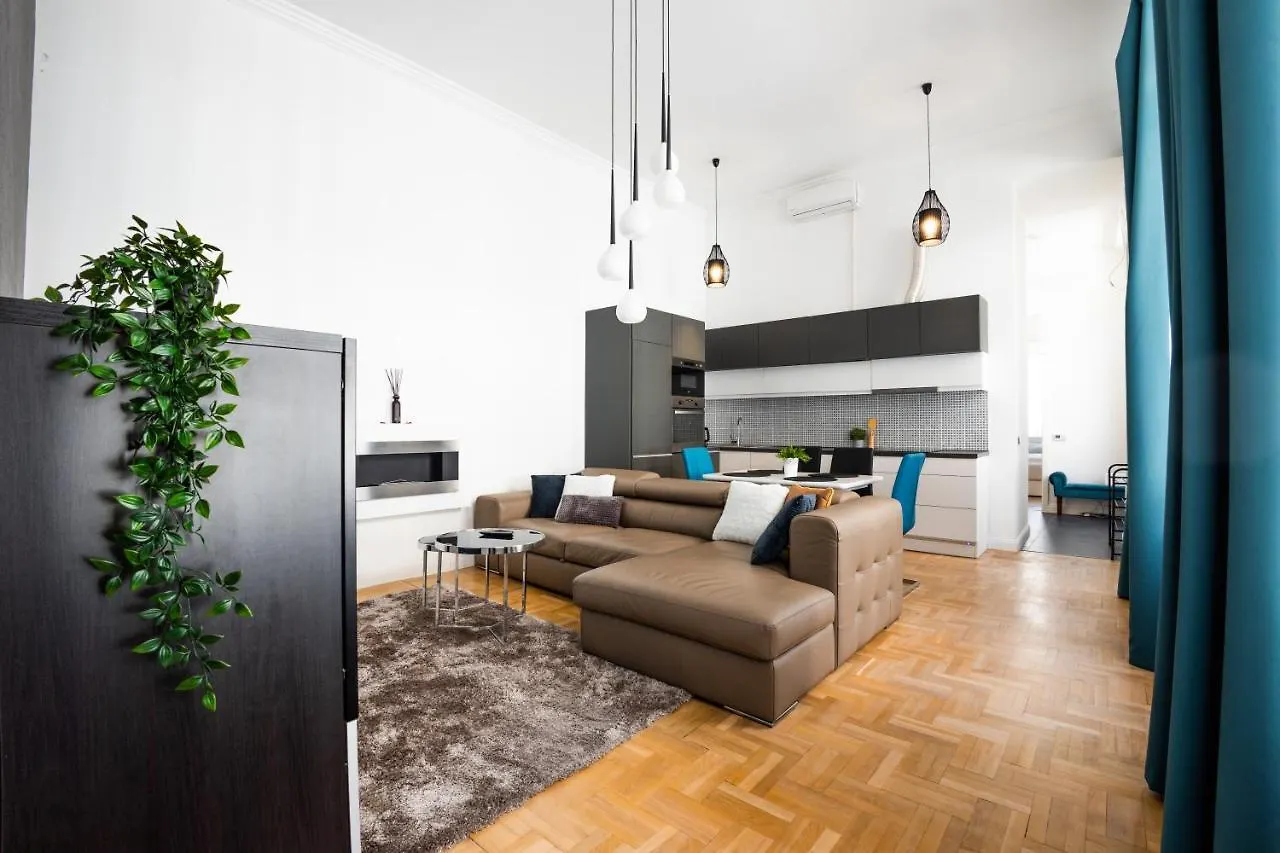 Deluxe Quentin Home Next To The Fashion Street Budapest 0*,  Ungheria